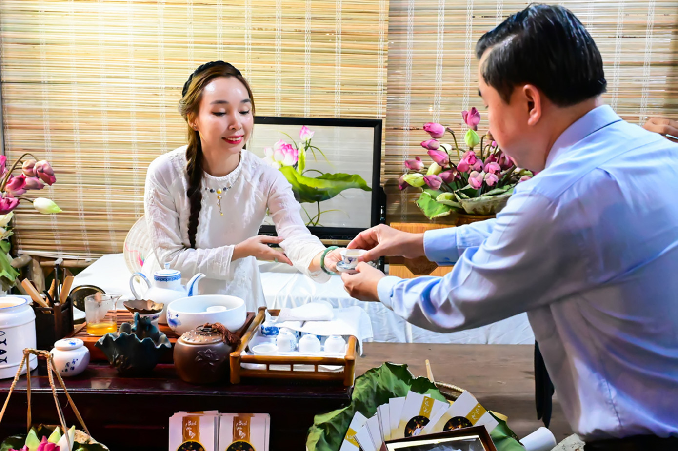 Từ đó, tạo không gian lý tưởng để du khách và công chúng trải nghiệm, cảm nhận những giá trị hiện hữu và giá trị tiềm ẩn của hoa sen Huế trong đời sống thường nhật. Ảnh: H.H.