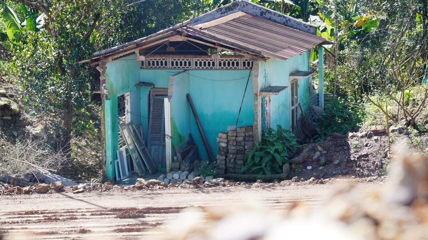 Theo tìm hiểu, trường hợp vướng GPMB thi công cao tốc Cam Lộ - La Sơn tại xã Thủy Bằng là do cấp có thẩm quyền chưa thể bố trí lại đất sản xuất nông nghiệp cho một hộ dân bị ảnh hưởng.