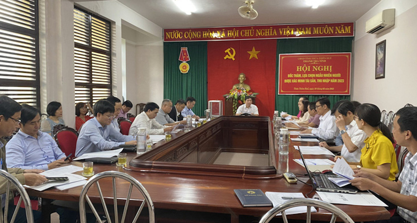 Thanh tra tỉnh TT-Huế tổ chức buổi bốc thăm lựa chọn ngẫu nhiên người được xác minh tài sản, thu nhập tại 12 cơ quan, đơn vị trên địa bàn. Ảnh TTTT-Huế