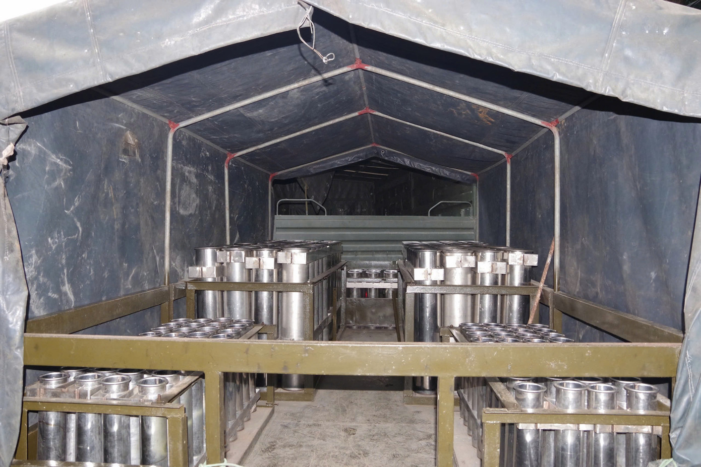 Đến chiều 28/1 (nhằm 29 tháng Chạp), công tác chuẩn bị bắn pháo hoa mừng giao thừa Tết Ất Tỵ 2025 đã được các bộ phận chức năng thuộc Bộ Chỉ huy Quân sự (CHQS) thành phố Huế hoàn tất.