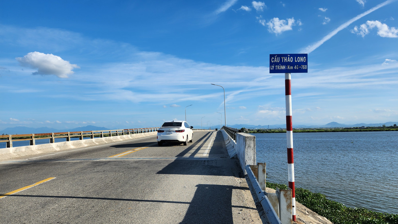 Năm 2010, từ khi cầu Tam Giang vượt phá Tam Giang đưa vào vận hành, cầu Thảo Long thuộc công trình thủy lợi Thảo Long đã trở thành mạch nối quan trọng thông suốt toàn tuyến Quốc lộ 49B từ huyện Phong Điền (phía bắc) đến huyện Phú Lộc (nam tỉnh TT-Huế).