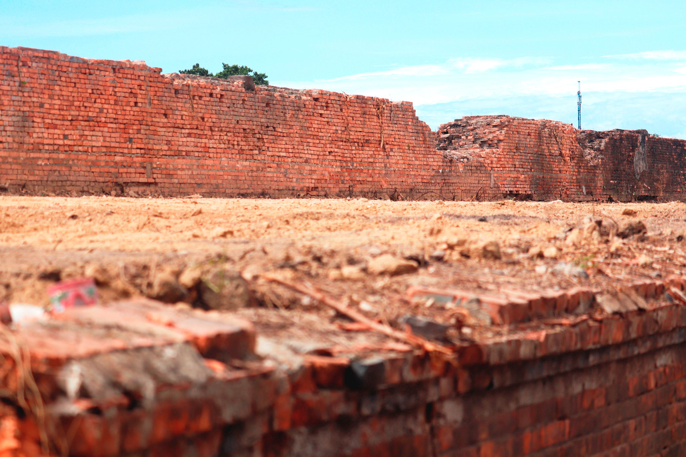 Theo Trung tâm Phát triển Quỹ đất TP Huế, sau khi triển khai chỉnh trang ở tuyến Thượng thành phía Đông, các khu vực còn lại và 16 Eo bầu nằm trên địa bàn các phường Thuận Hòa, Tây Lộc, Thuận Lộc và Đông Ba, cùng Hộ thành hào và tuyến phòng lộ nằm trên địa bàn các phường Phú Thuận, Phú Bình và Đông Ba; khu vực Trấn Bình Đài thuộc phường Phú Bình cũng sẽ được phát quang, dọn dẹp, hoàn trả mặt bằng về nguyên trạng di tích.