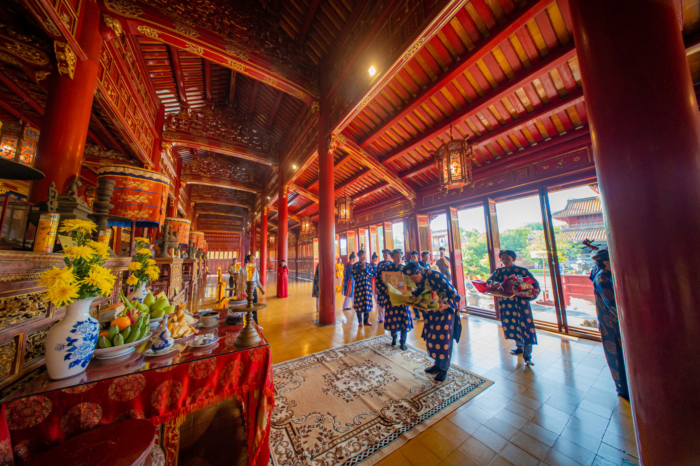 Bên cạnh trưng bày, triển lãm “kỳ hoa dị thảo”, trong khuôn khổ chương trình còn có hoạt động cung tiến cây kiểng tại sân Thế Miếu; trình diễn tay nghề, tạo tác cây kiểng tại vườn Cơ Hạ và diễn đàn trao đổi kinh nghiệm giữa các nghệ nhân. Bên cạnh trưng bày, triển lãm “kỳ hoa dị thảo”, trong khuôn khổ chương trình còn có hoạt động cung tiến cây kiểng tại sân Thế Miếu; trình diễn tay nghề, tạo tác cây kiểng tại vườn Cơ Hạ và diễn đàn trao đổi kinh nghiệm giữa các nghệ nhân.