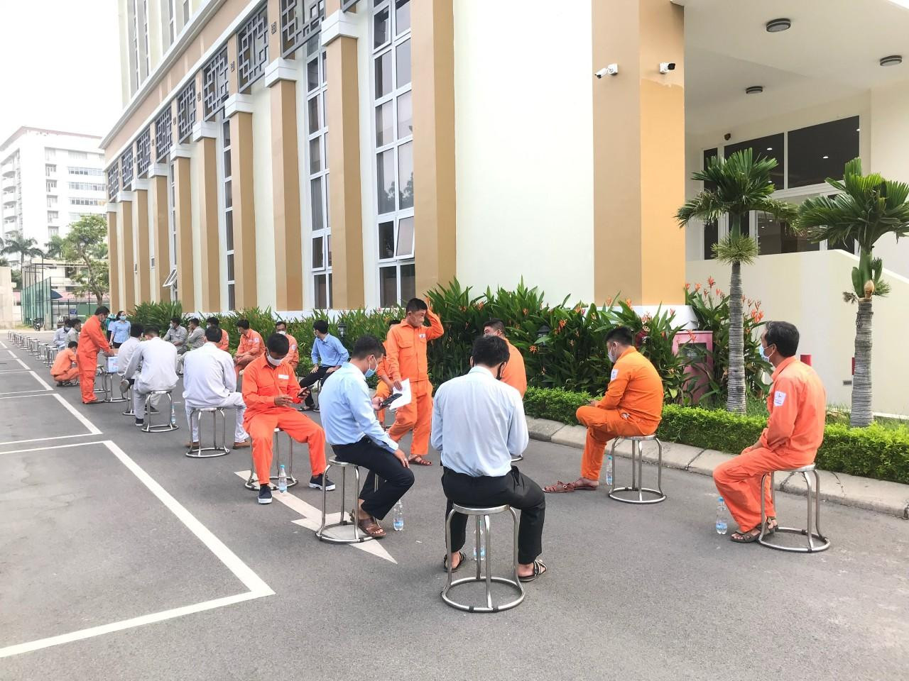 Nghiêm túc thực hiện quy định phòng dịch khi hiến máu tình nguyện.