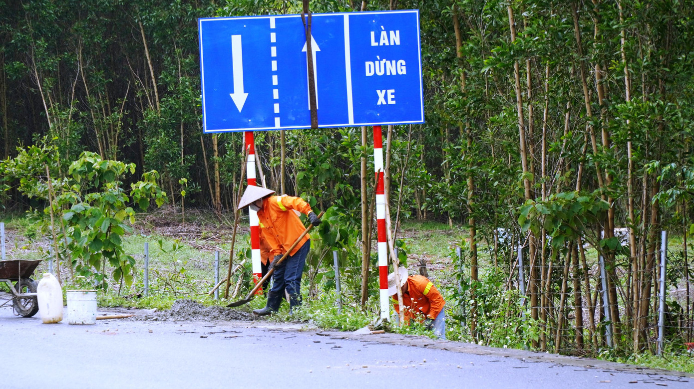 Theo Thứ trưởng Lê Đình Thọ, tuyến cao tốc có ý nghĩa đặc biệt quan trọng khi đưa vào khai thác, góp phần giảm tải cho tuyến quốc lộ, mở rộng kết nối giao thương giữa các địa phương miền Trung, nên không thể chậm trễ thêm. Các đơn vị cần tập trung xử lý các vấn đề còn tồn đọng, phát sinh để gấp rút đưa công trình vào khai thác từ đầu tháng 4/2022.