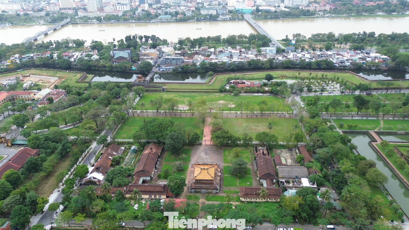 Khu đất di tích Quốc Tử Giám và các công trình kiến trúc liên quan đã được chuyển giao cho Trung tâm Bảo tồn Di tích Cố đô Huế quản lý. Khu đất di tích Quốc Tử Giám và các công trình kiến trúc liên quan đã được chuyển giao cho Trung tâm Bảo tồn Di tích Cố đô Huế quản lý.