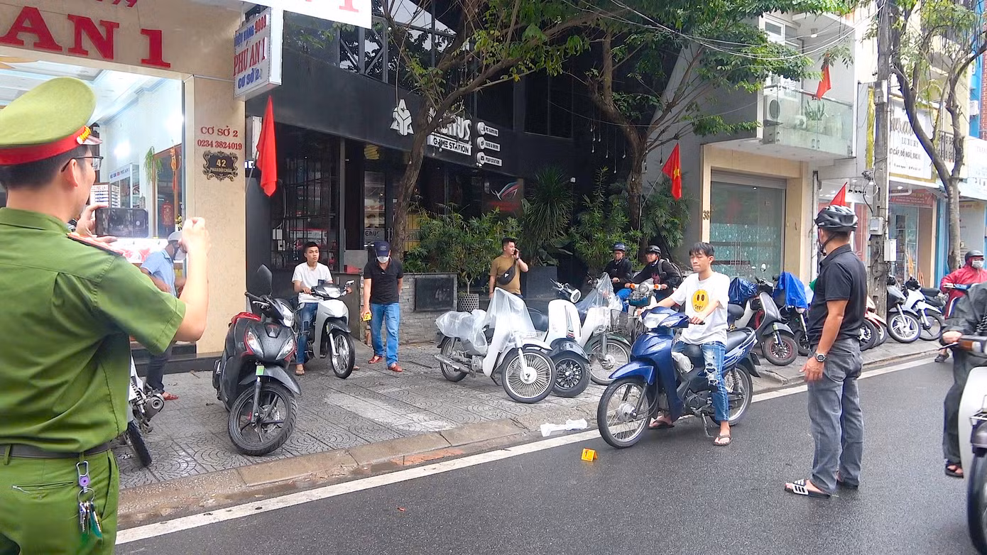 Dựng hiện trường vụ trộm hàng loạt xe máy Honda Wave tại Huế.