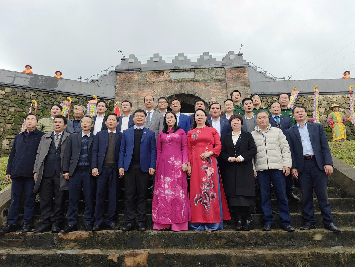 Vì vậy, hai địa phương đã cùng thực hiện một "cái bắt tay lịch sử" để hồi sinh di tích, thông qua việc xếp hạng và triển khai dự án trùng tu, bảo tồn Hải Vân Quan. Trong đợt trùng tu này, dự án tập trung vào việc phục hồi toàn diện các công trình kiến trúc, nhằm tái hiện vẻ đẹp và giá trị lịch sử của di tích.