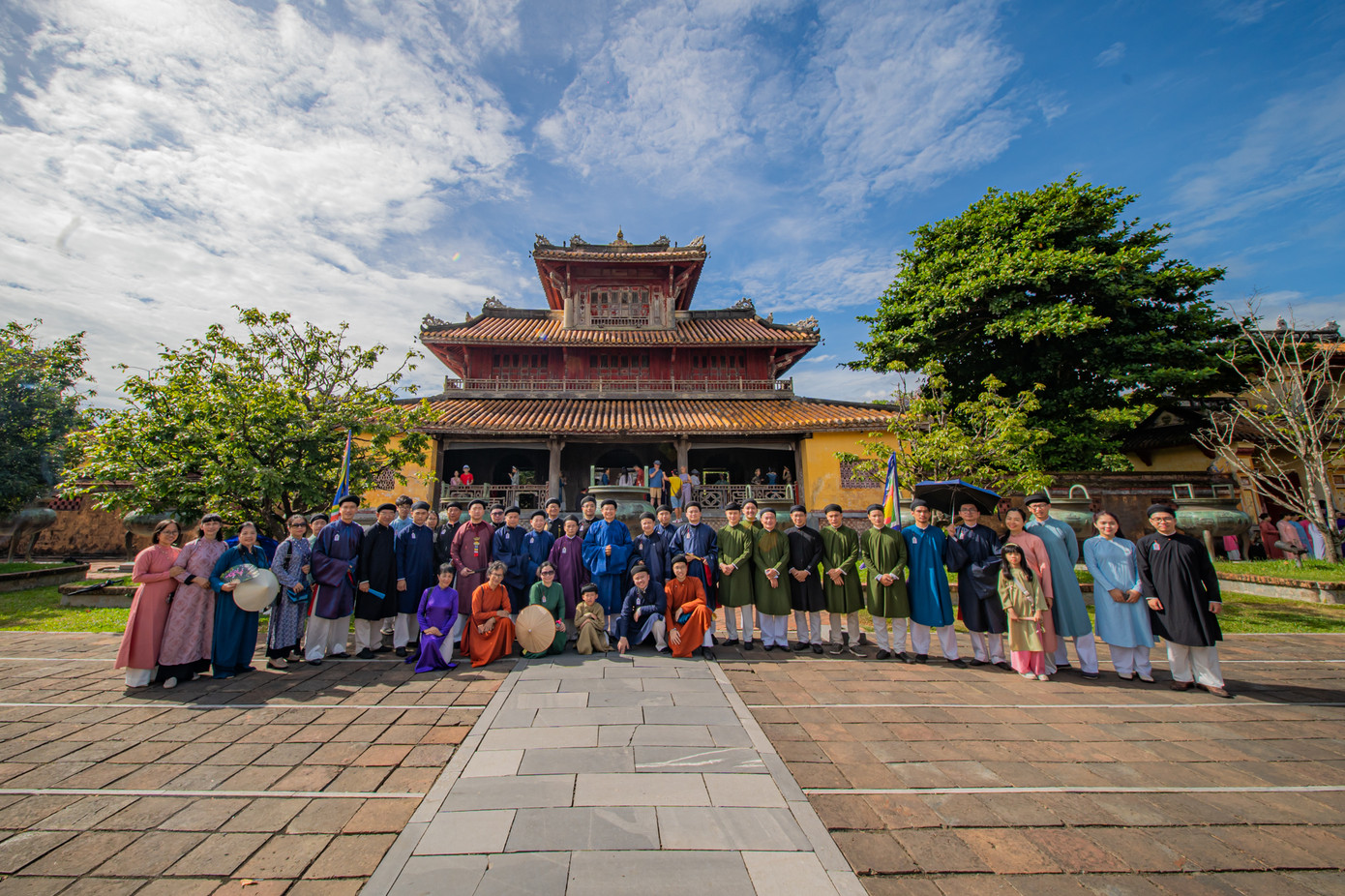 Ngoài ra còn có sự kiện đạp xe vì môi trường, các chương trình Di sản nghề Huế se duyên với áo dài, Áo dài những cung bậc yêu thương, Áo dài làng cổ, Carnival áo dài xuống phố - Rực rỡ sắc hè… Ảnh: B.Minh.