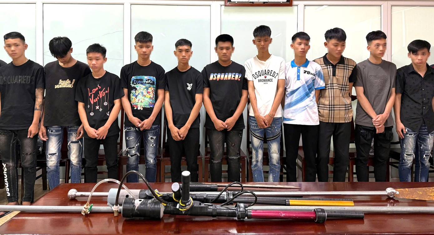 Nhóm đối tượng cùng hung khí từng được "khoe" trên TikTok.