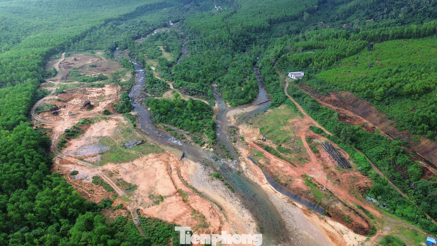 Điểm du lịch sinh thái cộng đồng suối Voi từ đó trở nên nổi tiếng, được Hợp tác xã Song Thủy (xã Lộc Tiến) điều hành hoạt động qua nhiều năm, giải quyết công ăn việc làm cho hàng trăm lao động, thúc đẩy các loại hình dịch vụ tại địa phương… cho đến khi được giao cho doanh nghiệp đầu tư, với mục đích biến nơi đây thành khu du lịch đẳng cấp quốc gia.