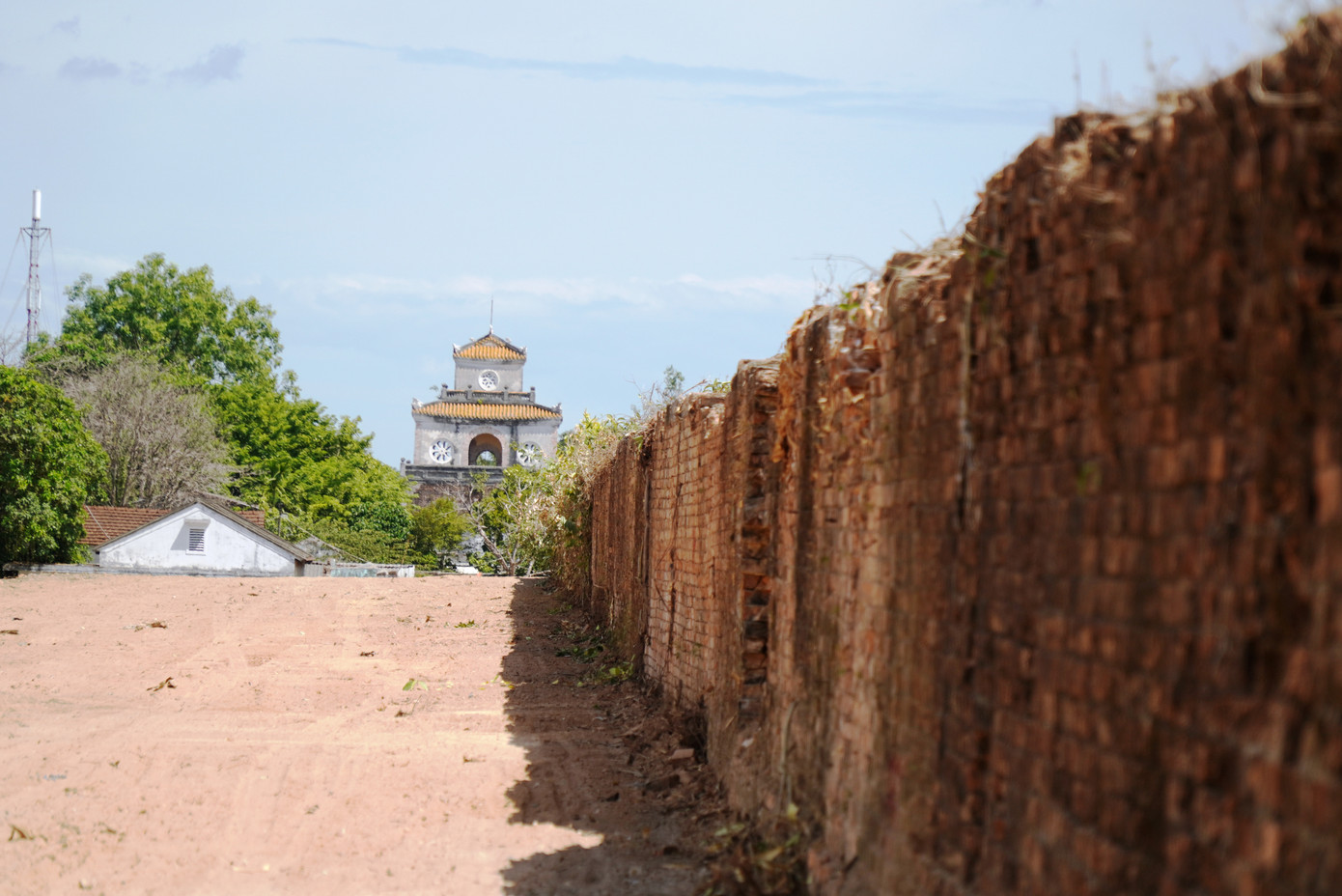 Cuối tháng 6/2023, dự án chỉnh trang, hoàn trả mặt bằng khu vực I Kinh thành Huế được Trung tâm Phát triển Quỹ đất thành phố Huế triển khai thực hiện, với mục tiêu hoàn thành vào cuối năm.