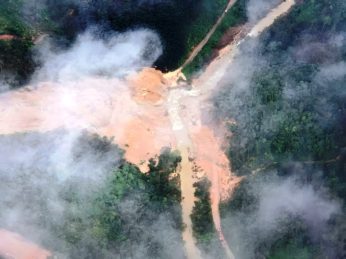 Khu vực Rào Trăng (xã Phong Xuân, huyện Phong Điền, TT-Huế) nhận cảnh báo về nguy cơ cao sạt lở đồi núi do mưa lớn kéo dài. Khu vực Rào Trăng (xã Phong Xuân, huyện Phong Điền, TT-Huế) nhận cảnh báo về nguy cơ cao sạt lở đồi núi do mưa lớn kéo dài.