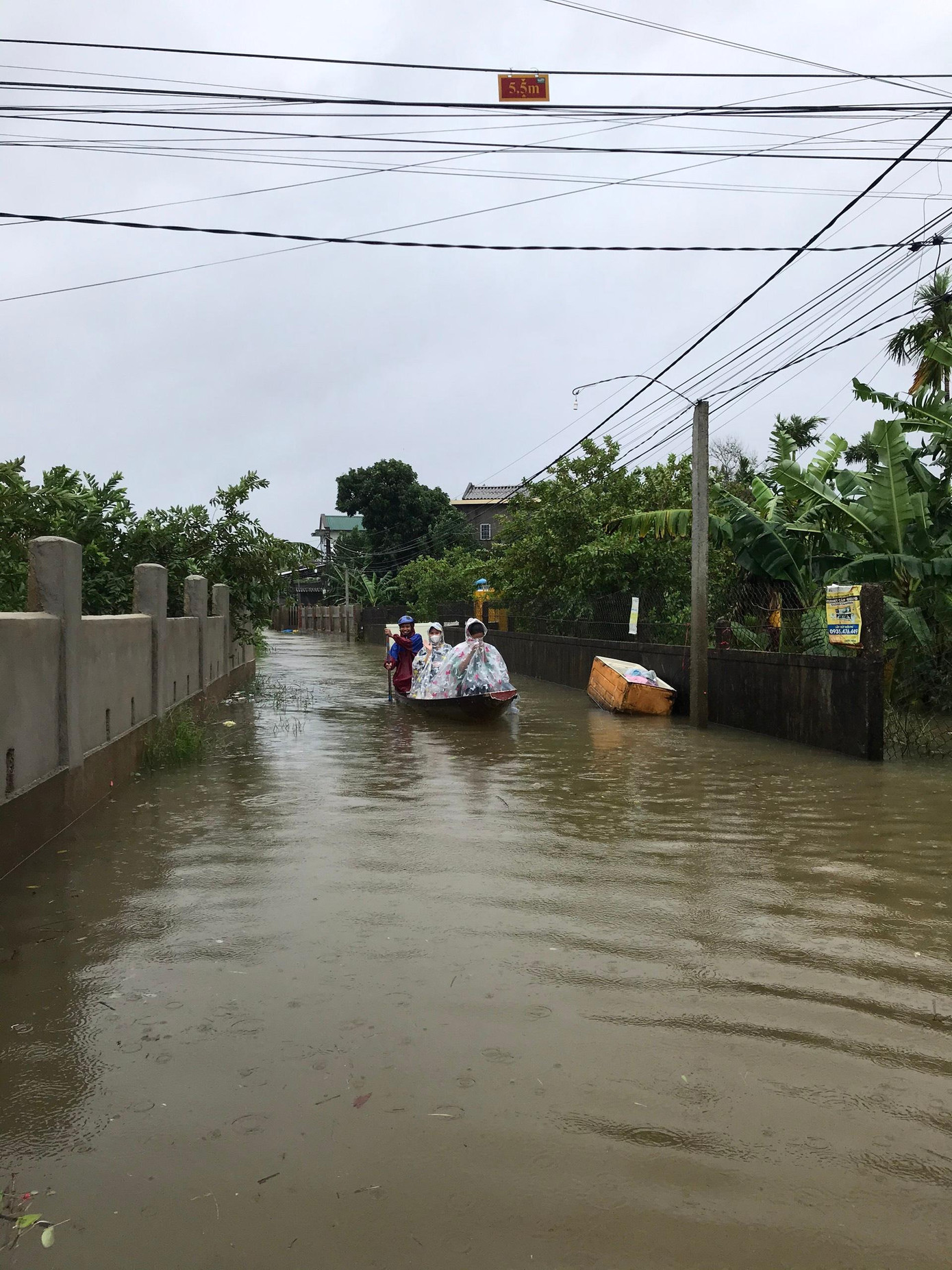 Ban chỉ huy PCTT&TKCN tỉnh TT-Huế yêu cầu các địa phương, đơn vị chủ động phương án di dời dân vùng ngập lũ đến nơi an toàn Ban chỉ huy PCTT&TKCN tỉnh TT-Huế yêu cầu các địa phương, đơn vị chủ động phương án di dời dân vùng ngập lũ đến nơi an toàn