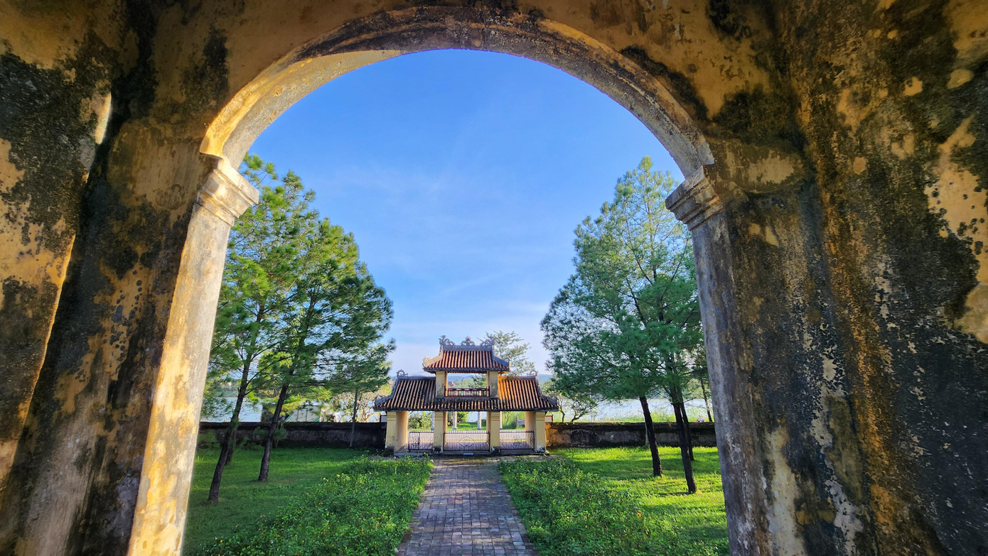 Trước thực trạng nêu trên, tại kỳ họp chuyên đề mới đây, HĐND tỉnh TT-Huế đã thông qua Nghị quyết phê duyệt chủ trương đầu tư Dự án "Tu bổ, tôn tạo và phục hồi thích nghi Di tích Văn Miếu".