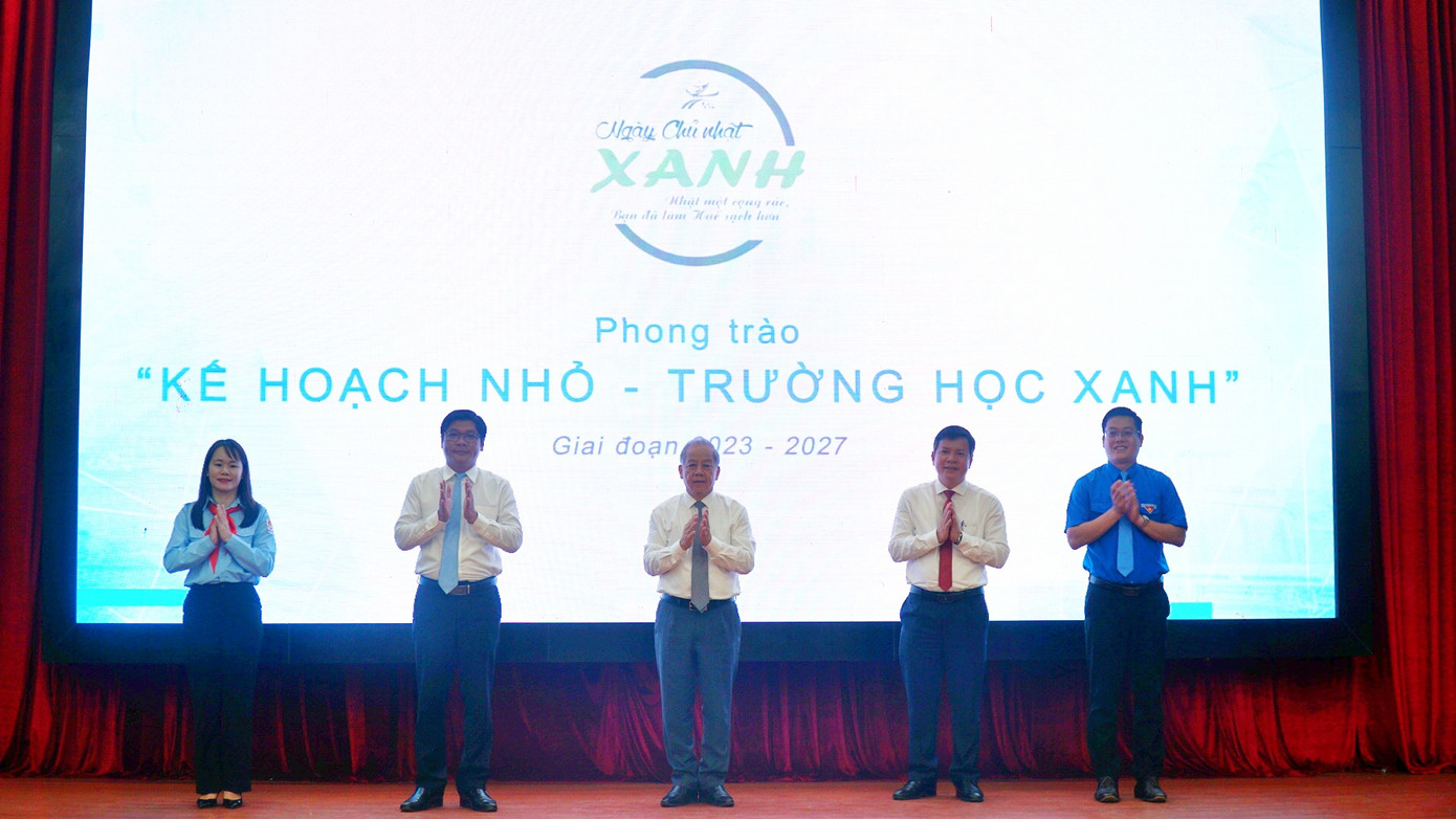 Phát động phong trào “Kế hoạch nhỏ - Trường học xanh”. Phát động phong trào “Kế hoạch nhỏ - Trường học xanh”.