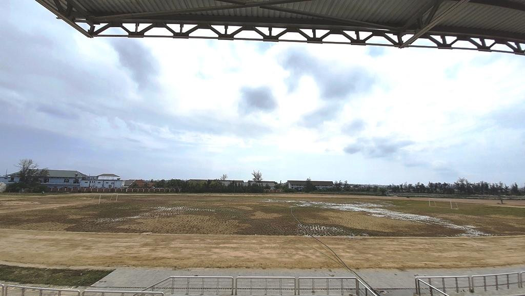 Dự án Trung tâm Văn hóa Thể thao Thuận An (thị trấn Thuận An, huyện Phú Vang, tỉnh Huế) khởi công từ năm 2013, với tổng mức đầu tư hơn 21 tỷ đồng. Tuy nhiên, do nguồn vốn đầu tư phân bổ dàn trải nhiều đợt và kéo dài, dẫn đến dự án triển khai rất chậm, ì ạch đến 8 năm.