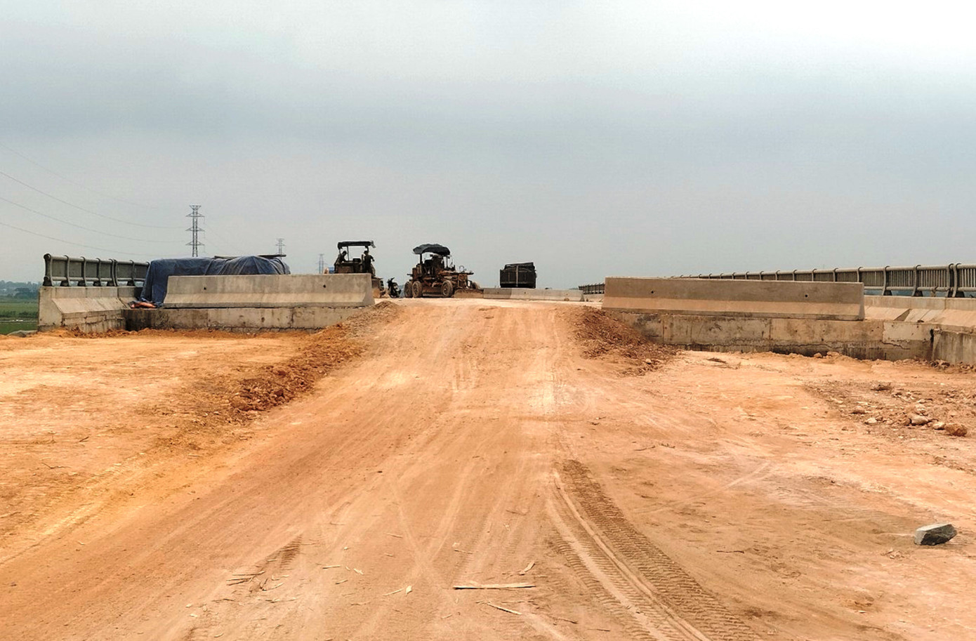 Qua hơn 10 năm, gần đây, dự án mới được tái bố trí vốn theo chương trình đầu tư công trung hạn 2021 - 2025, nhằm phục vụ thi công, hoàn thành dứt điểm công trình giao thông trọng điểm của tỉnh TT-Huế này.