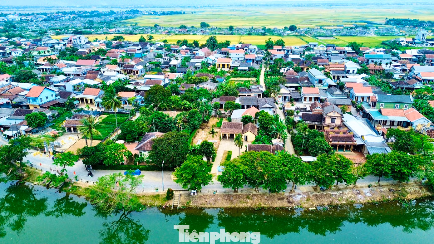 Dương Nỗ còn là vùng đất hiếu học, nơi có đình làng cổ, có người từng đỗ đạt tiến sĩ thời Nguyễn, và nhiều nhà thờ họ được gìn giữ nguyên vẹn. Trong đó, nổi tiếng là “Thất tộc từ đường” - ngôi nhà thờ họ thờ 7 họ lớn, có công với làng nước ở đất Dương Nỗ. Các thiết chế văn hóa cộng đồng này góp phần gắn kết tình nghĩa xóm làng, đề cao đạo nghĩa, tinh thần đoàn kết, hiếu học, sự cống hiến công sức, trí tuệ cho cộng đồng, xã hội.