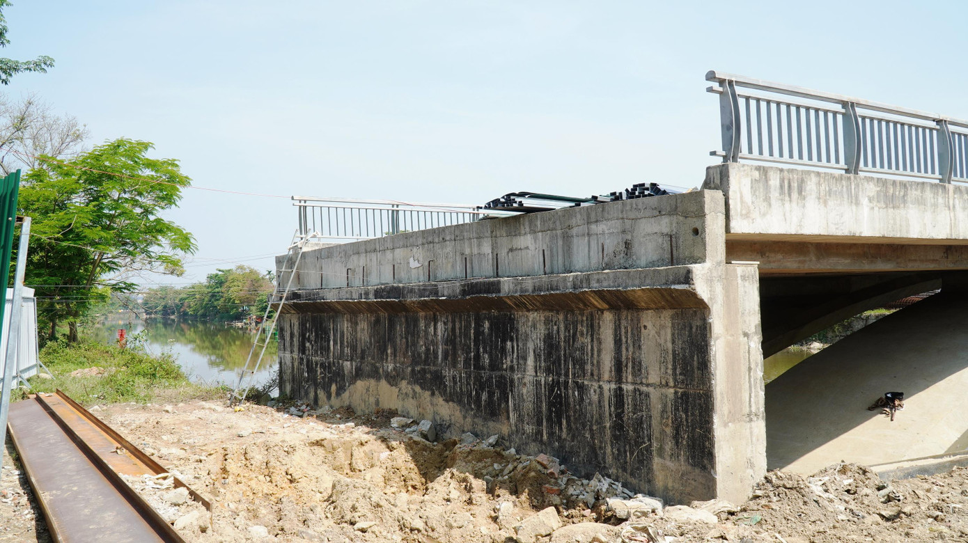 Hai năm trở lại đây, người dân địa phương nhiều lần kiến nghị cơ quan chức năng có phương án xử lý, tiếp tục hoàn thiện thi công để đưa vào vận hành, khai thác hữu hiệu công trình này