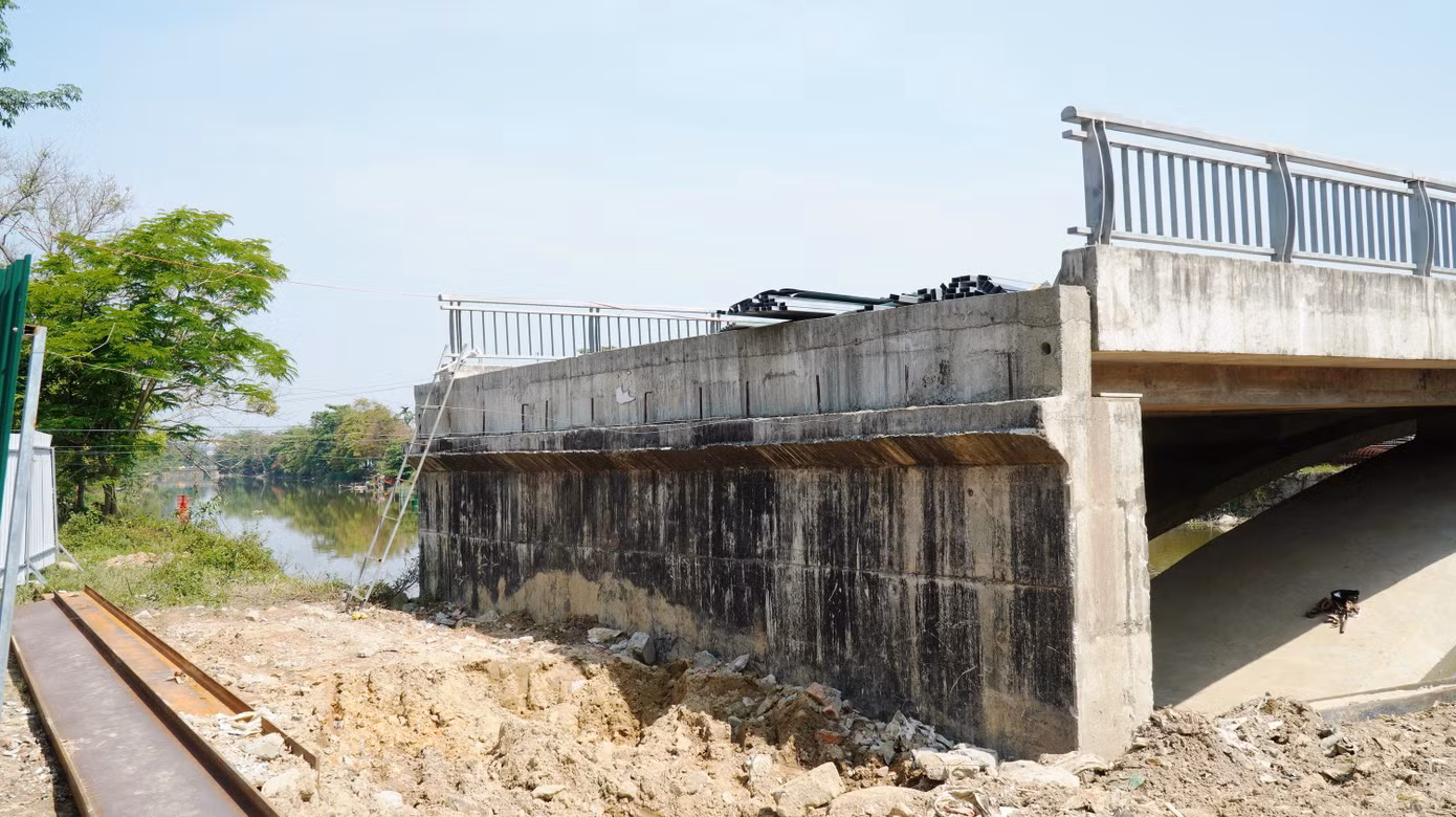 Hai năm trở lại đây, người dân địa phương nhiều lần kiến nghị cơ quan chức năng có phương án xử lý, tiếp tục hoàn thiện thi công để đưa vào vận hành, khai thác hữu hiệu công trình này