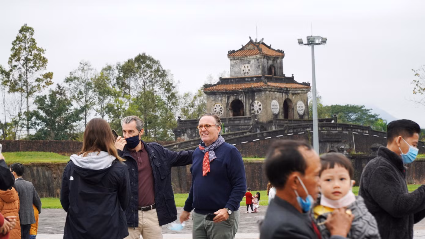 Những vị khách Tây hiếm hoi tham quan Di tích Huế ngày đầu năm mới Nhâm Dần 2022