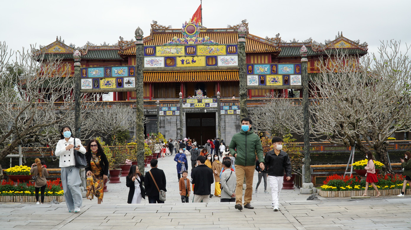 Du khách tham quan Đại nội Huế. Ảnh: Ngọc Văn Du khách tham quan Đại nội Huế. Ảnh: Ngọc Văn