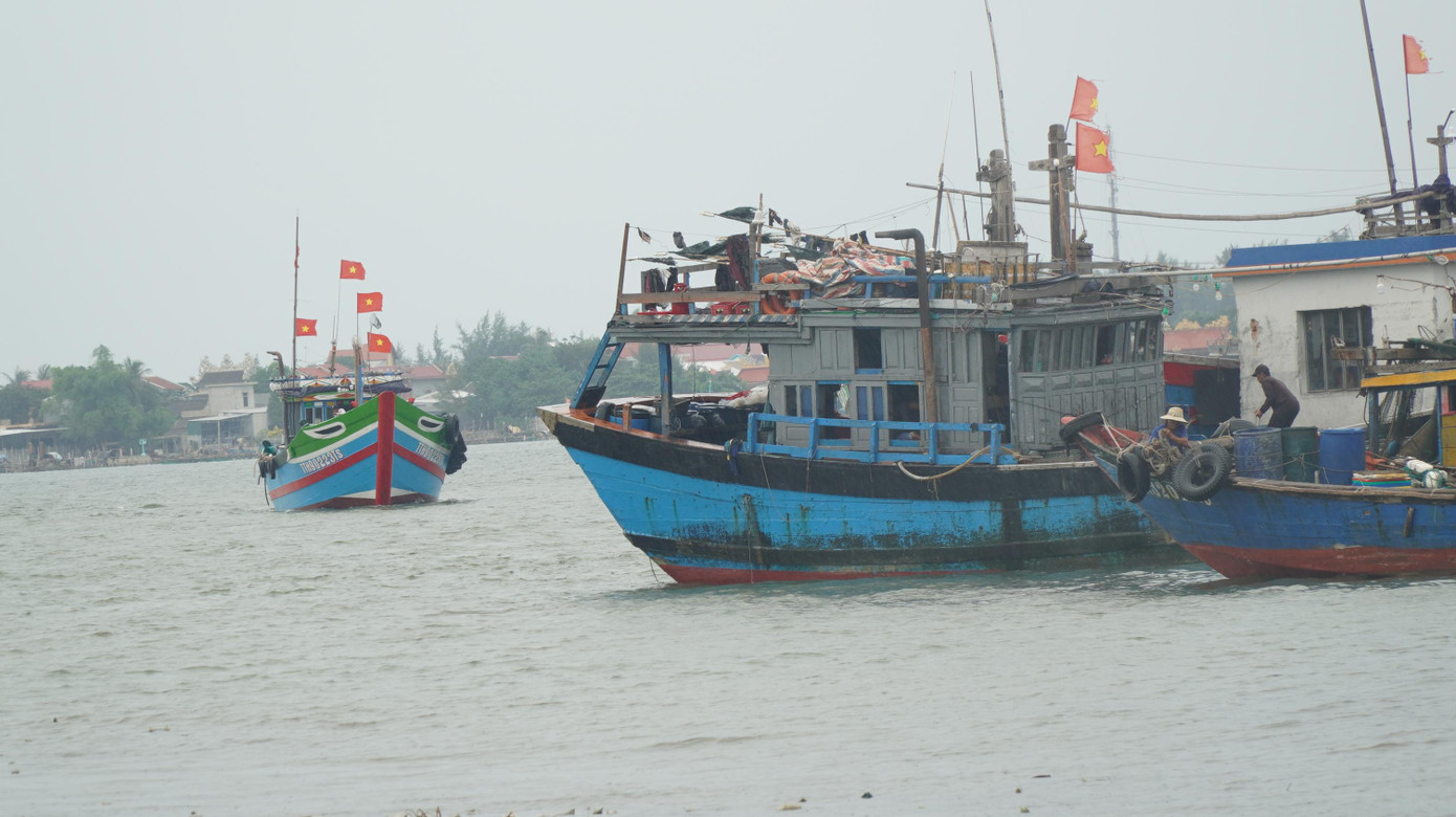 TT-Huế bắt đầu cấm tàu thuyền ra khơi từ 9h sáng nay, 18/12