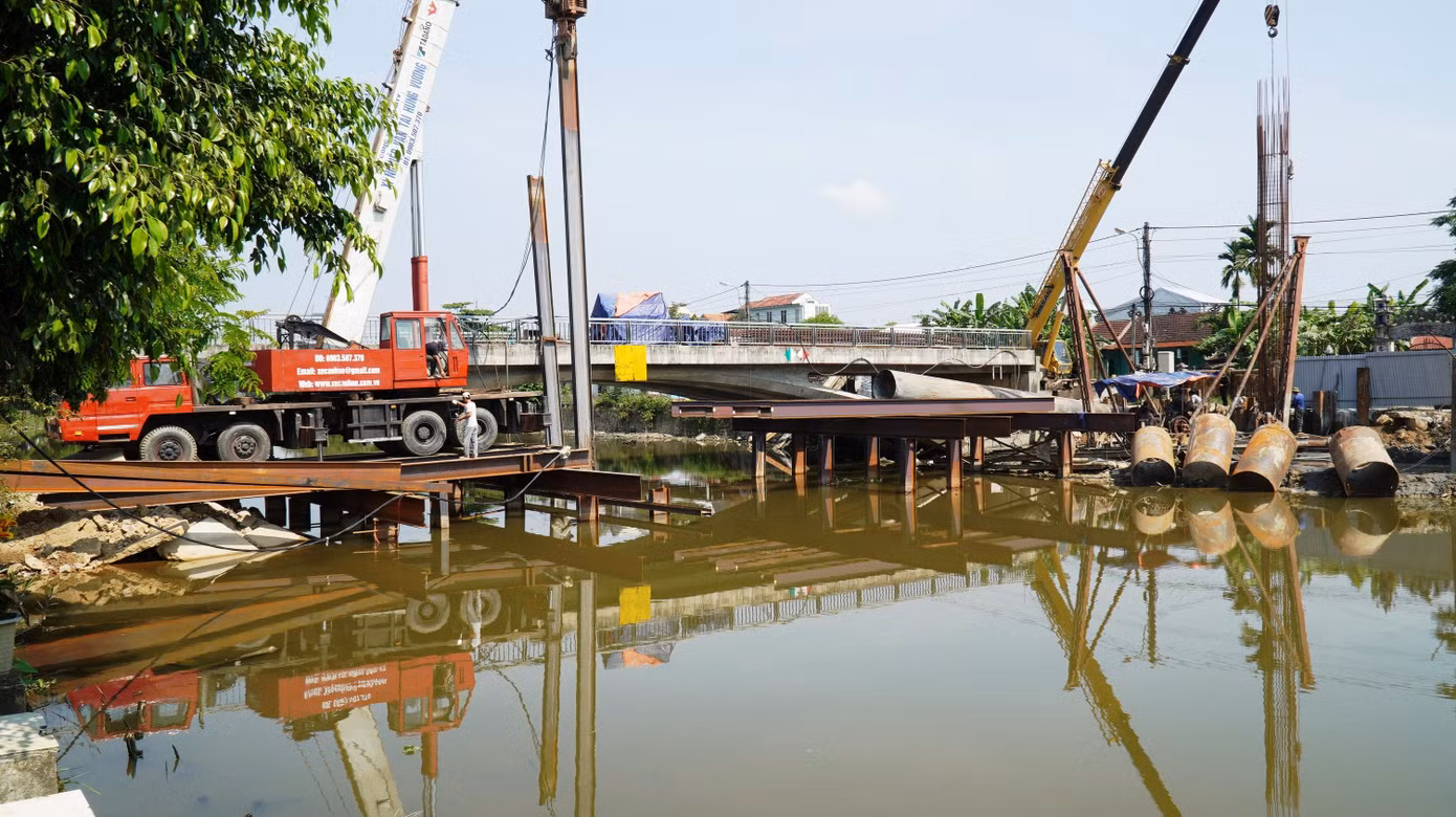 Liên quan đến việc “giải cứu”, tái thi công công trình, Phó Chủ tịch UBND tỉnh TT- Huế Hoàng Hải Minh trong cuộc họp nghe báo cáo tình hình triển khai và kết quả giải quyết các vướng mắc các dự án đầu tư thuộc Tổ công tác số 2 của tỉnh đã đưa ra kết luận: Về công tác giải phóng mặt bằng (GPMB), phải hoàn thành, bàn giao mặt bằng thi công theo các mốc thời gian cam kết của UBND TP Huế là ngày 15/4 đối với các trường hợp đã thống nhất phương án bồi thường