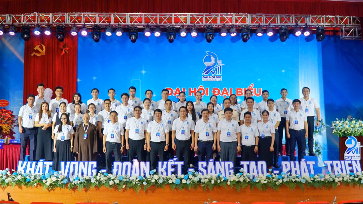 43 thành viên Ủy ban Hội LHTN Việt Nam tỉnh TT-Huế khóa VIII ra mắt tại Đại hội 43 thành viên Ủy ban Hội LHTN Việt Nam tỉnh TT-Huế khóa VIII ra mắt tại Đại hội