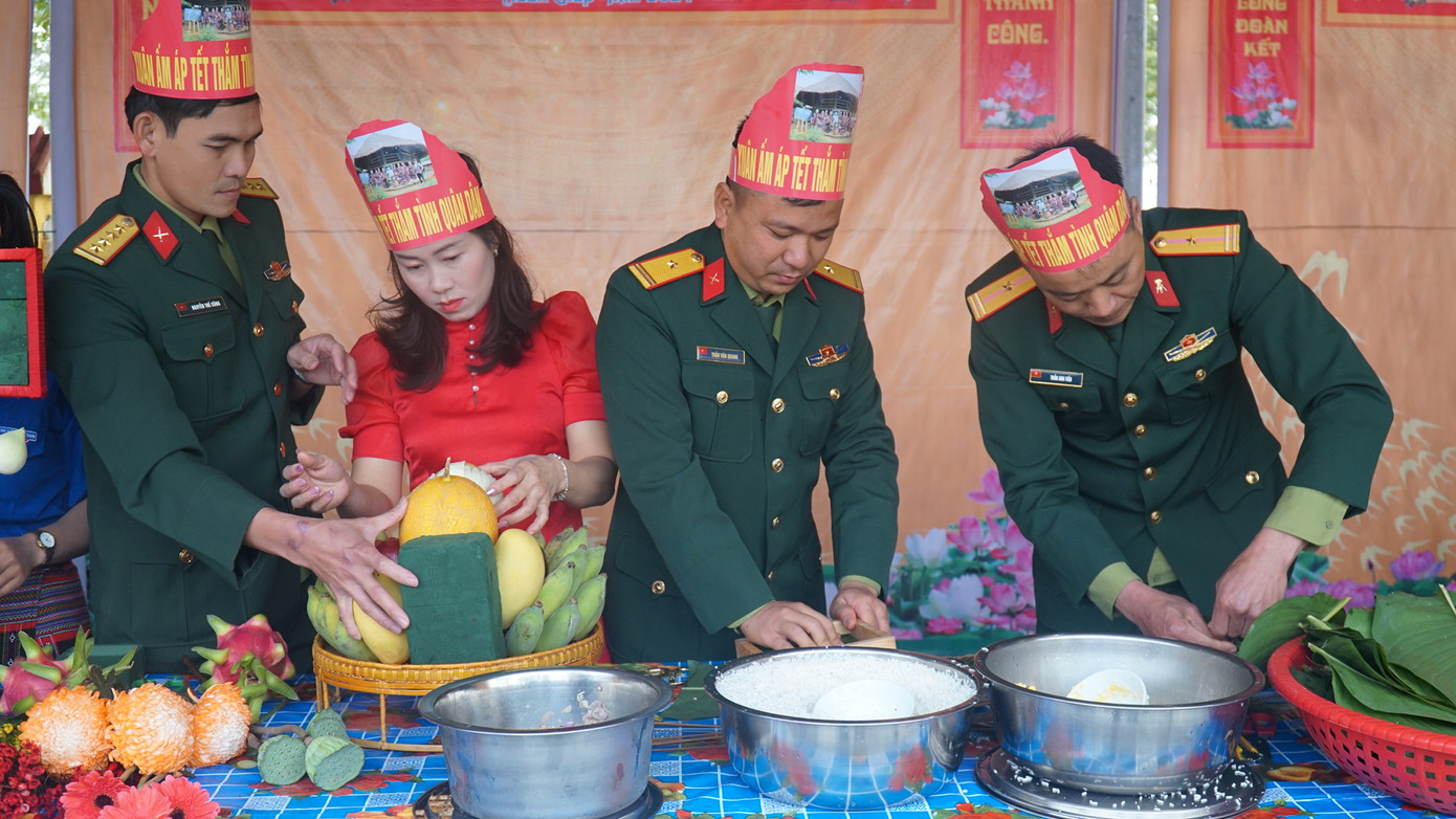 Ngày hội bánh chưng xanh vì người nghèo. Ngày hội bánh chưng xanh vì người nghèo.