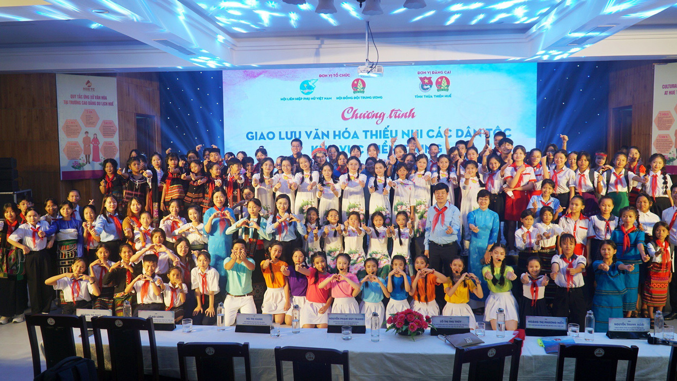 Chương trình có sự tham gia của hơn 200 thiếu nhi đến từ 6 tỉnh khu vực miền Trung.