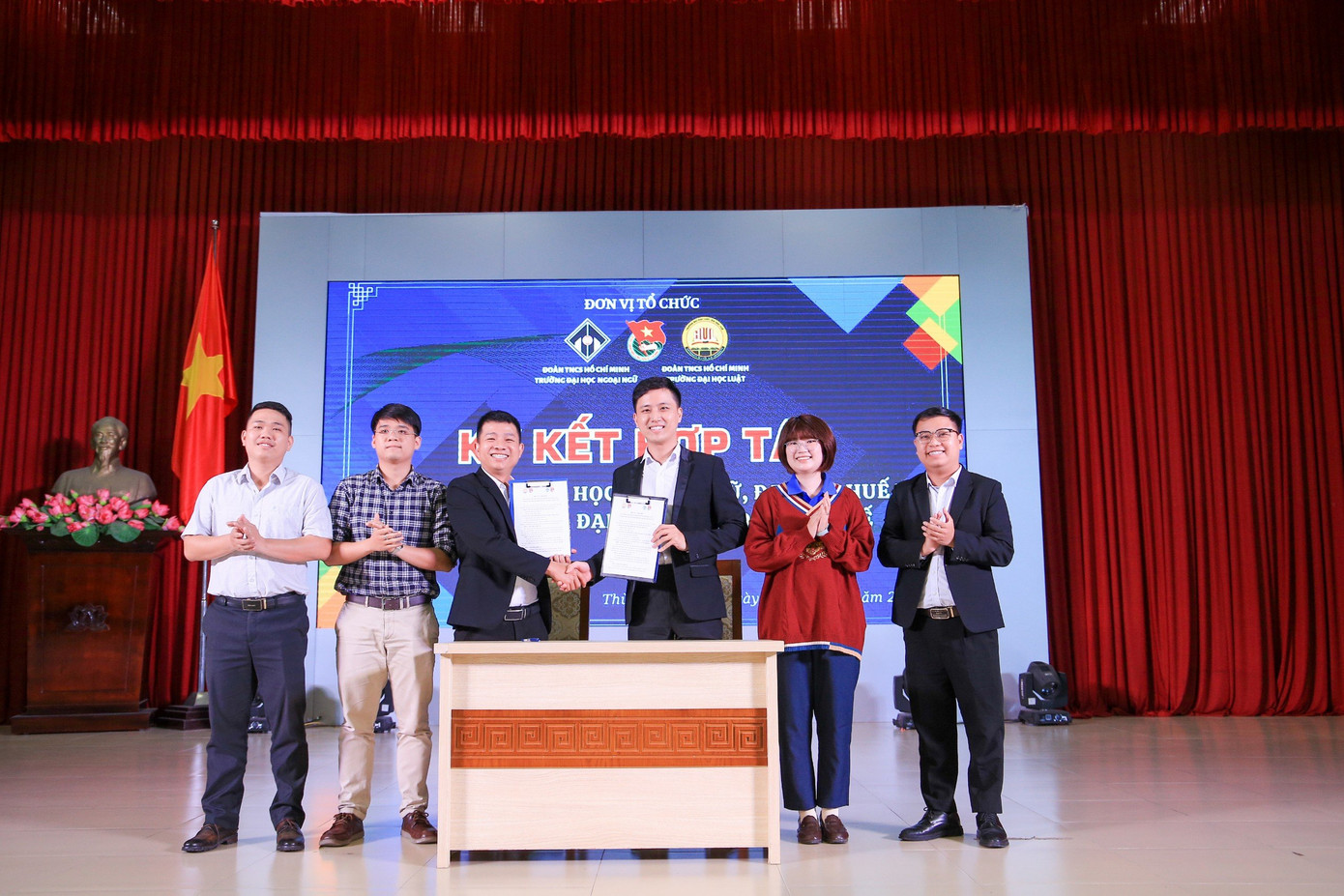 Ký kết hợp tác giữa Đoàn Trường ĐH Luật và Đoàn Trường ĐH Ngoại ngữ - ĐH Huế.