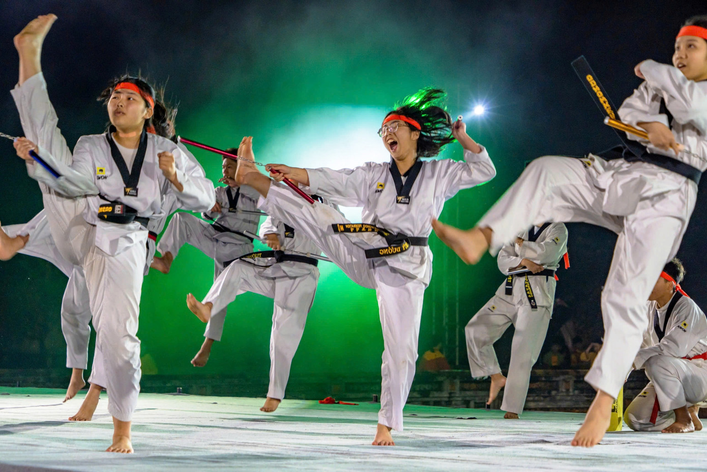 Bên cạnh đó, khán giả được thưởng thức màn trống hội hùng tráng, các tiết mục võ thuật sân khấu hóa kết hợp bắn hỏa lệnh và hỏa thuật mãn nhãn, cùng với sự góp mặt của nhiều nghệ sĩ, ca sĩ nổi tiếng. Bên cạnh đó, khán giả được thưởng thức màn trống hội hùng tráng, các tiết mục võ thuật sân khấu hóa kết hợp bắn hỏa lệnh và hỏa thuật mãn nhãn, cùng với sự góp mặt của nhiều nghệ sĩ, ca sĩ nổi tiếng.