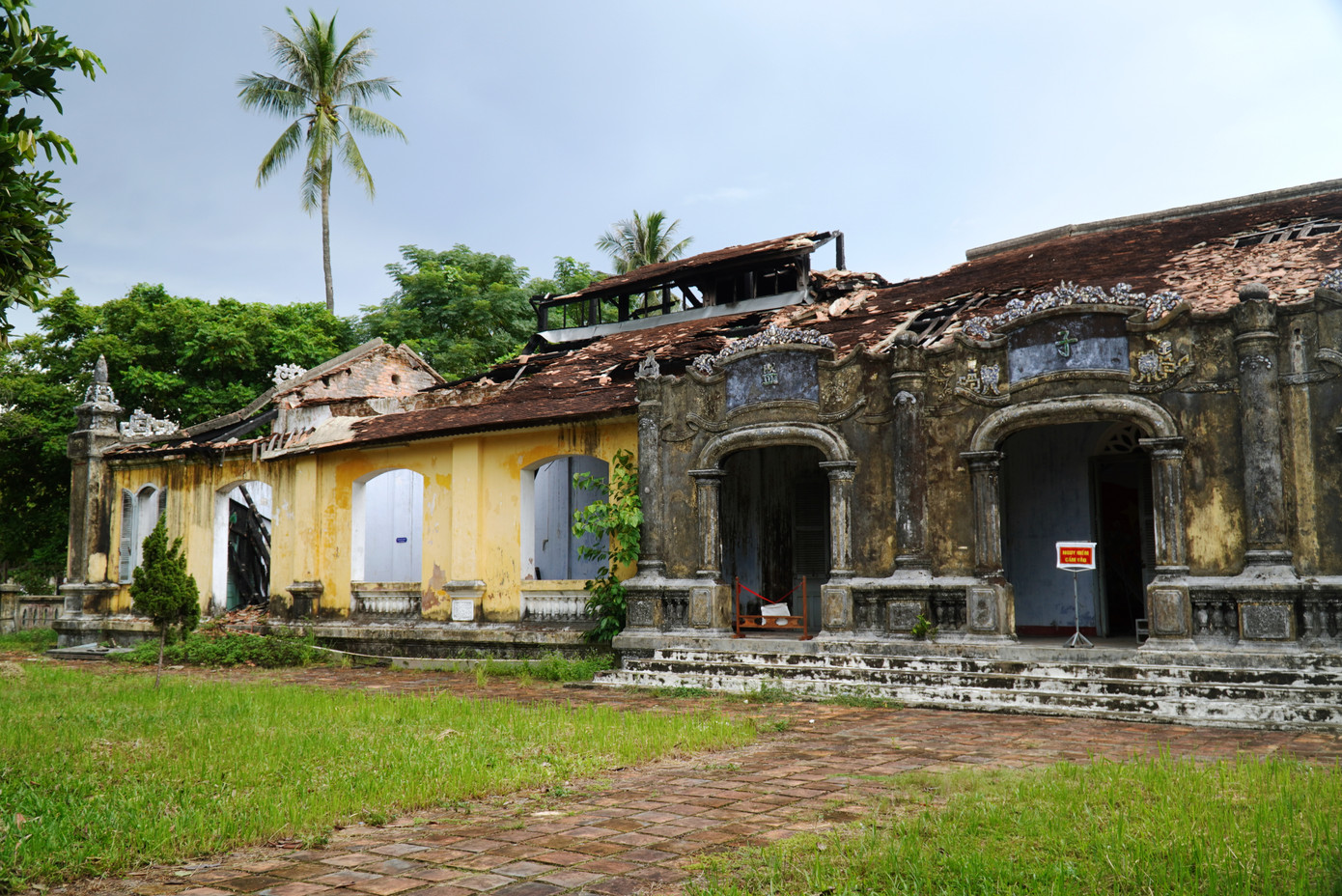 Từ đó đến nay đã hơn một năm, khu triển lãm từng xảy ra hỏa hoạn vẫn chưa được khắc phục, sửa chữa hay gia cố tạm mà vẫn giữ nguyên hiện trạng.