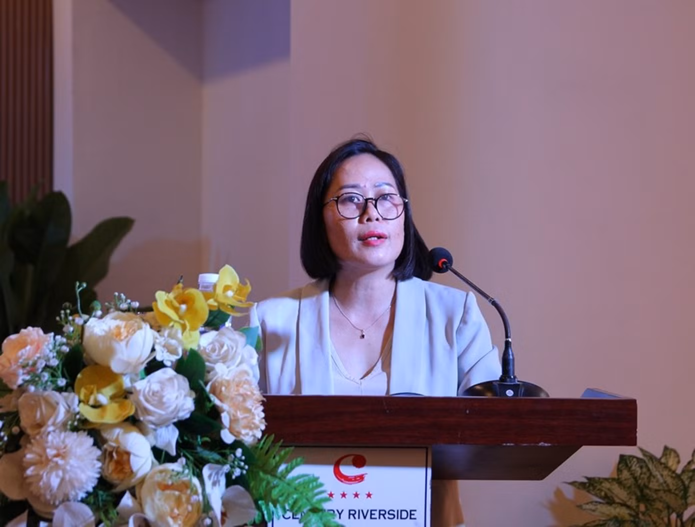 PGS.TS Nguyễn Hoàng Khánh Linh - Trưởng khoa Quốc tế - ĐH Huế phát biểu tại hội thảo.