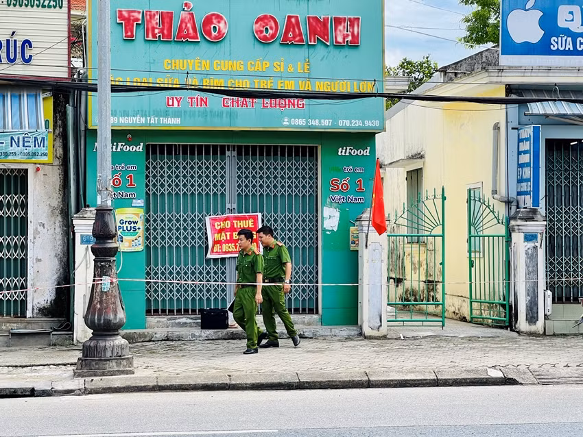 Khu vực hiện trường Chủ tịch UBND phường Thủy Châu bị côn đồ đâm trọng thương khi trên đường tập thể dục sáng trở về nhà. Ảnh: CTV