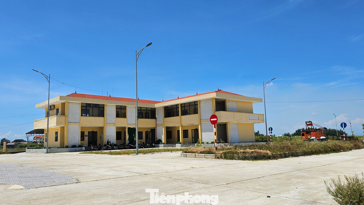 Sau khi tiếp quản, di chuyển nơi làm việc sang cơ sở mới, Ban Quản lý cảng cá TT-Huế chậm đưa cảng cá Thuận An mới vào vận hành, do vẫn chưa làm xong thủ tục xin công bố mở cảng.