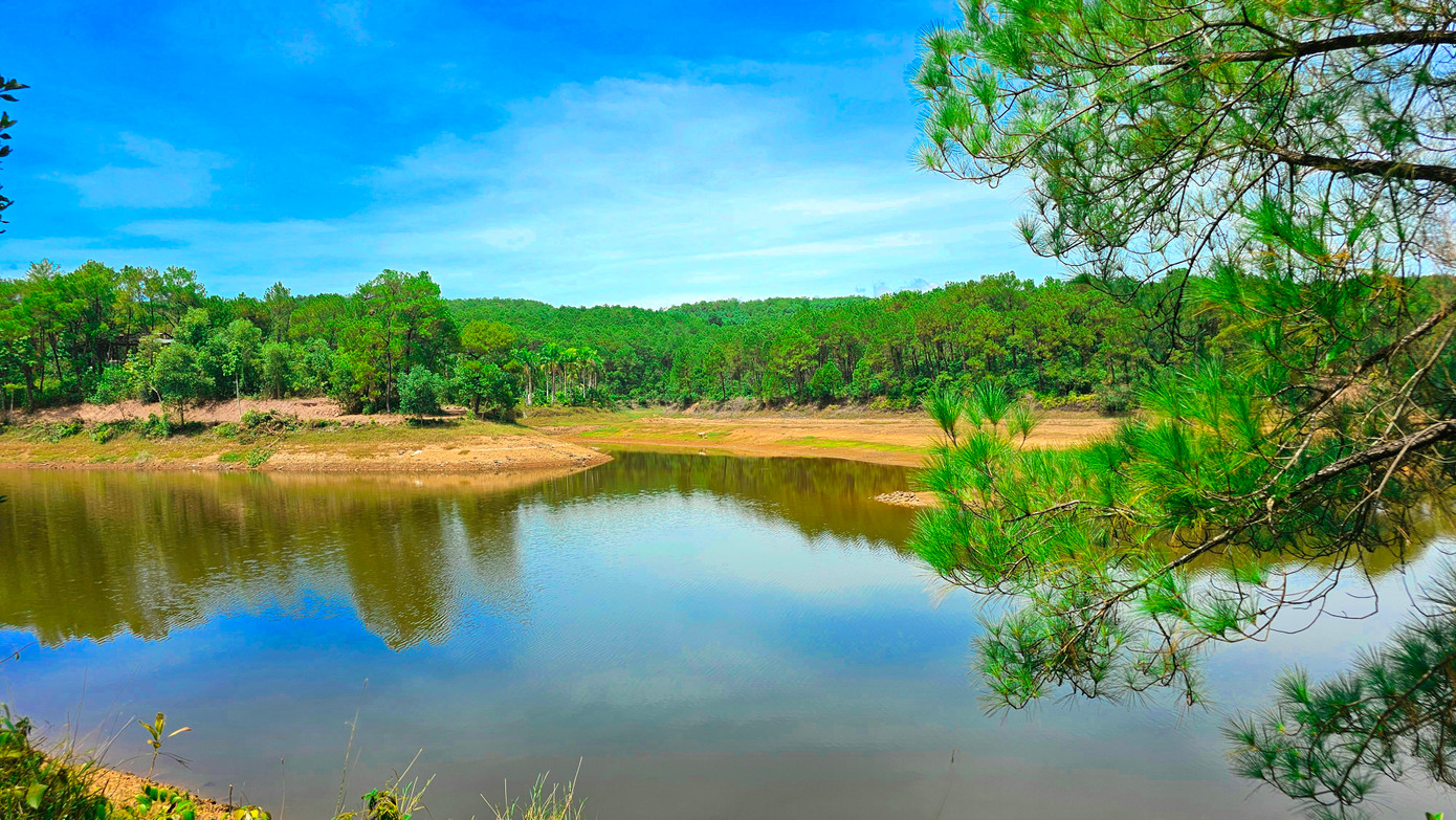 Địa điểm xây dựng công viên Hà Nội - Huế - Sài Gòn thuộc vùng đồi Thiên An và hồ Thủy Tiên, xã Thủy Bằng, TP. Huế.