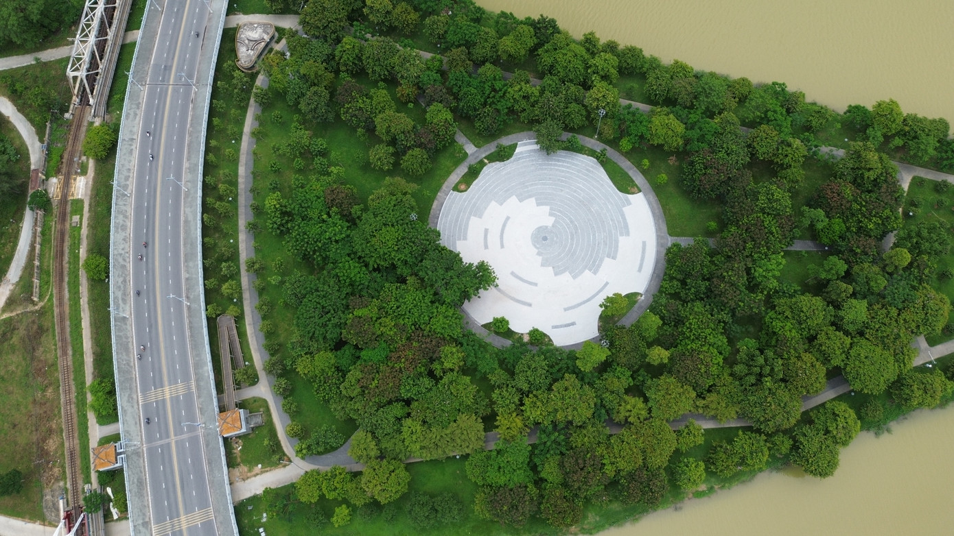 Từ năm 2021, Trung tâm Công viên cây xanh Huế đã triển khai dự án chỉnh trang khu vực phía đông cồn (đoạn giáp cầu Dã Viên) với các hạng mục đường dạo bộ, cây xanh, cầu nối từ bờ vào cồn, nhà vệ sinh công cộng hiện đại… Sau khi hoàn thành, phần phía đông cồn đã phát huy hiệu quả, hàng ngày thu hút đông đảo người dân, du khách đến tham quan, vãn cảnh, tập thể dục, chụp ảnh…