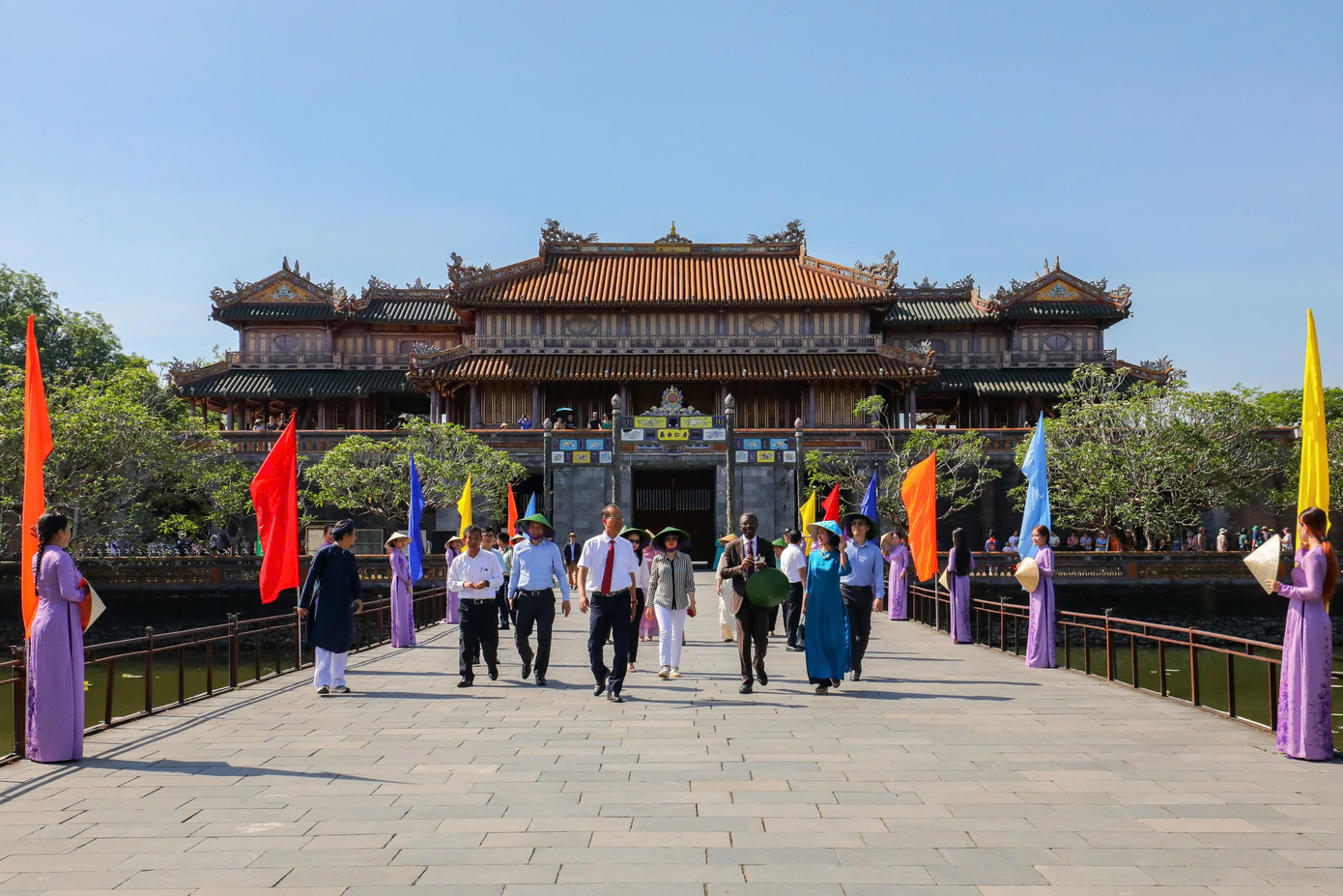 Tham quan Đại Nội Huế. Ảnh: Trần Thiện