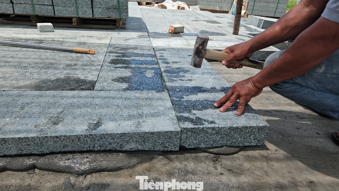 “Chúng tôi cam kết tập trung chỉ đạo các đơn vị thi công đẩy nhanh tiến độ, phấn đấu hoàn thành công trình đúng mốc thời gian mới, trước dịp lễ Quốc khánh 2/9 tới”, một lãnh đạo Ban Quản lý dự án cho biết. “Chúng tôi cam kết tập trung chỉ đạo các đơn vị thi công đẩy nhanh tiến độ, phấn đấu hoàn thành công trình đúng mốc thời gian mới, trước dịp lễ Quốc khánh 2/9 tới”, một lãnh đạo Ban Quản lý dự án cho biết.