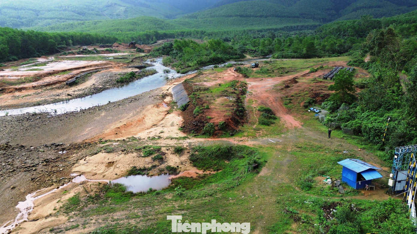 Khi lập dự án, bàn giao mặt bằng cho chủ đầu tư, khu vực suối Voi từng được kỳ vọng trở thành điểm đến du lịch nổi tiếng trong khu vực và cả nước. Nhiều hạng mục mới lạ, hấp dẫn được nghiên cứu đầu tư xây dựng tại suối Voi như công viên mạo hiểm, biệt thự nghỉ dưỡng, nghỉ dưỡng tái tạo và phục hồi năng lượng, vui chơi giải trí, nhà hàng, quán ăn...