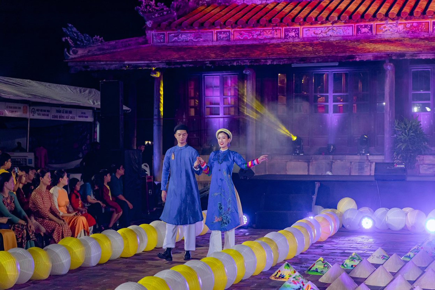 Một chương trình đáng chú ý liên quan đến tuần lễ áo dài tại Huế đó là “Áo dài với di sản”. Ảnh: Đình Hoàng Một chương trình đáng chú ý liên quan đến tuần lễ áo dài tại Huế đó là “Áo dài với di sản”. Ảnh: Đình Hoàng