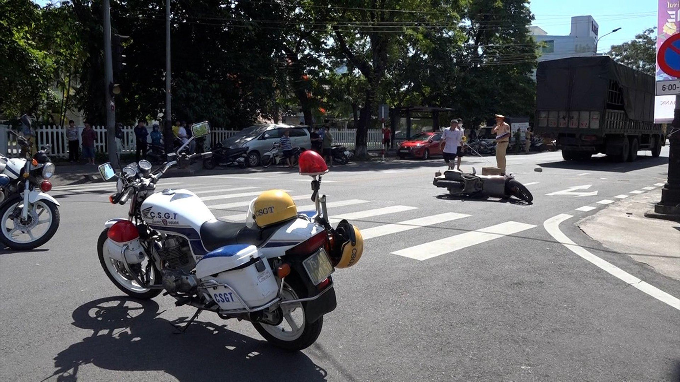 Vụ tai nạn làm một người ngồi trên xe gắn máy tử vong