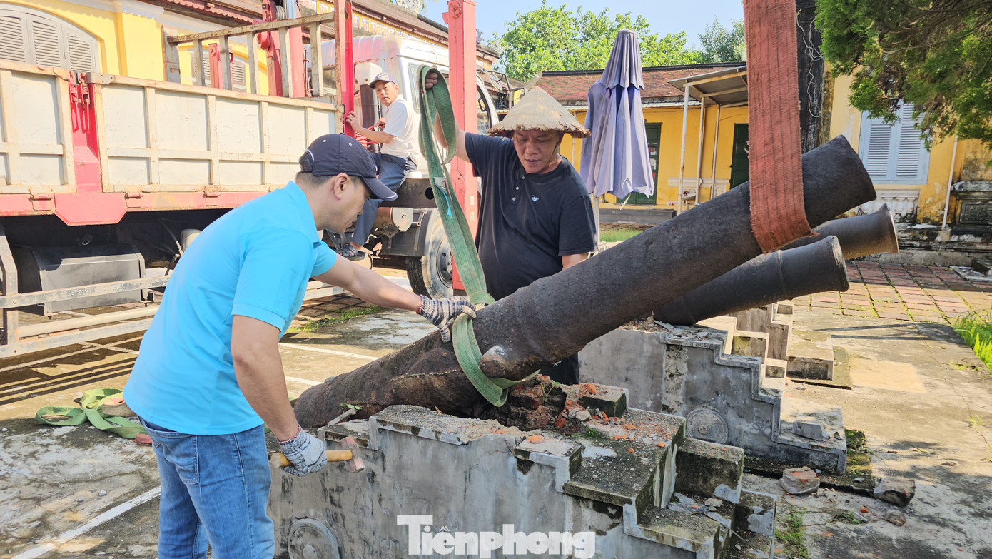 Cùng với đó, bộ phận chuyên môn của bảo tàng tiến hành tháo dỡ các khẩu thần công trưng bày tại cơ sở cũ để di chuyển đến nơi mới.