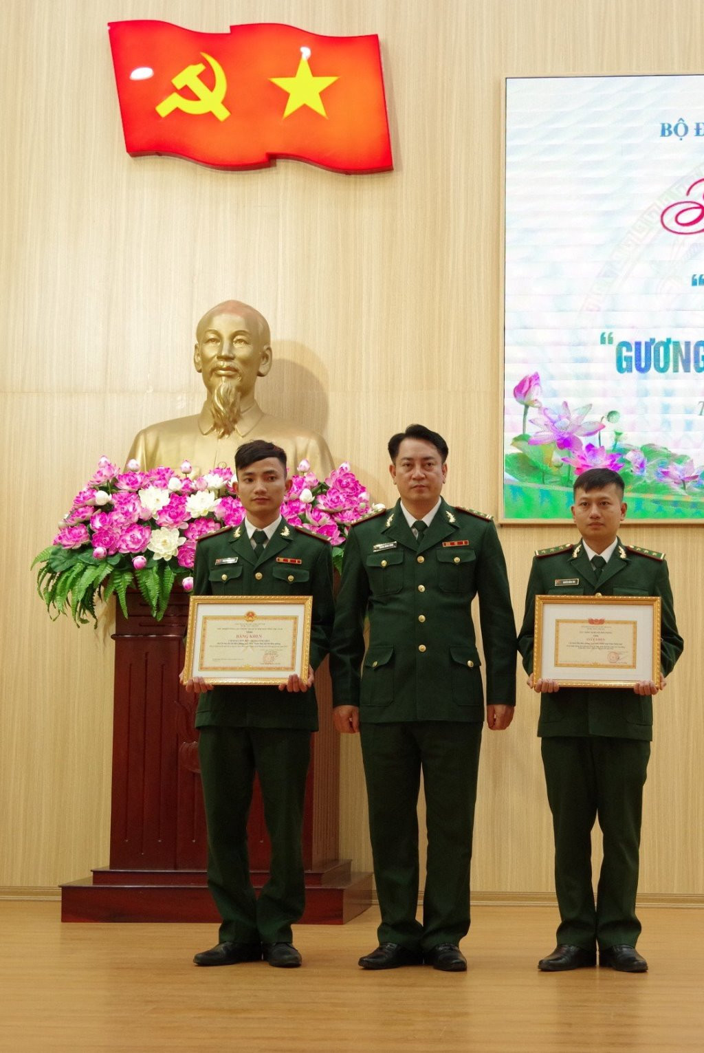 Theo lãnh đạo Bộ Chỉ huy BĐBP TT-Huế, những cá nhân được tuyên dương lần này còn là điển hình cho bản lĩnh, trí tuệ và khát khao cống hiến của cán bộ, đoàn viên, thanh niên BĐBP tỉnh. Theo lãnh đạo Bộ Chỉ huy BĐBP TT-Huế, những cá nhân được tuyên dương lần này còn là điển hình cho bản lĩnh, trí tuệ và khát khao cống hiến của cán bộ, đoàn viên, thanh niên BĐBP tỉnh.