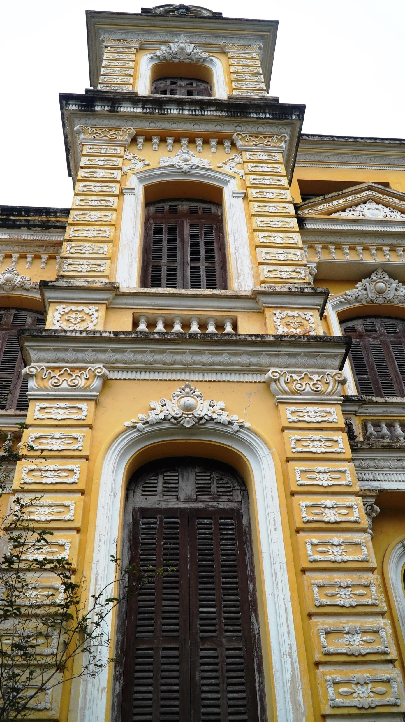 Điểm đáng chú ý khác, vật liệu xây dựng cung An Định cũng được “Tây hóa” tương tự nhiều công trình xây dựng đương thời.