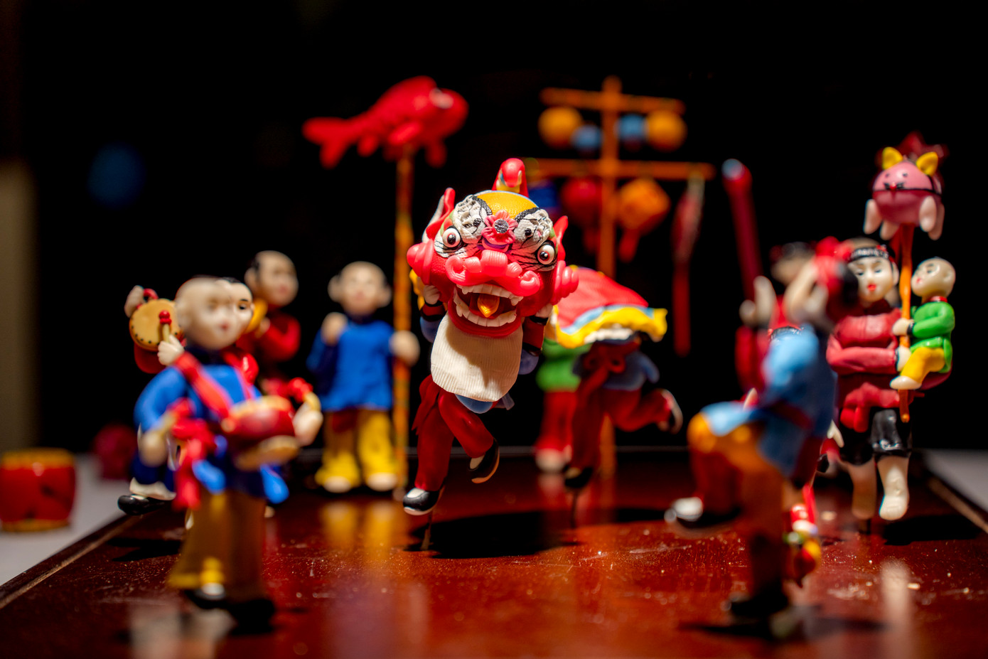 Con lân nhiều sắc màu từ tạo hình con giống bột. (Ảnh: Đình Hoàng)