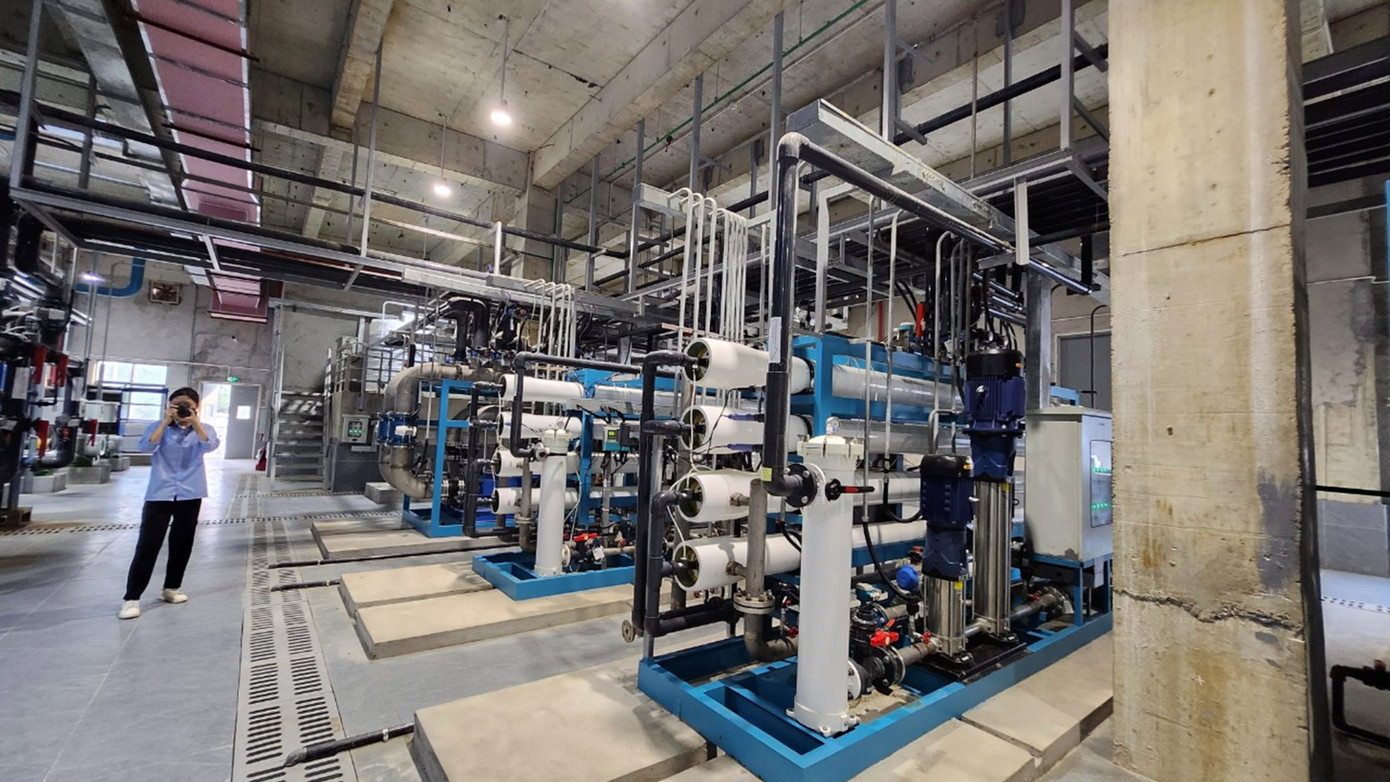 Xử lý nước rỉ rác và tuần hoàn sử dụng trong hoạt động không phát tán mùi hôi, giải quyết việc ô nhiễm mùi ra môi trường. Ảnh: Ngọc Văn